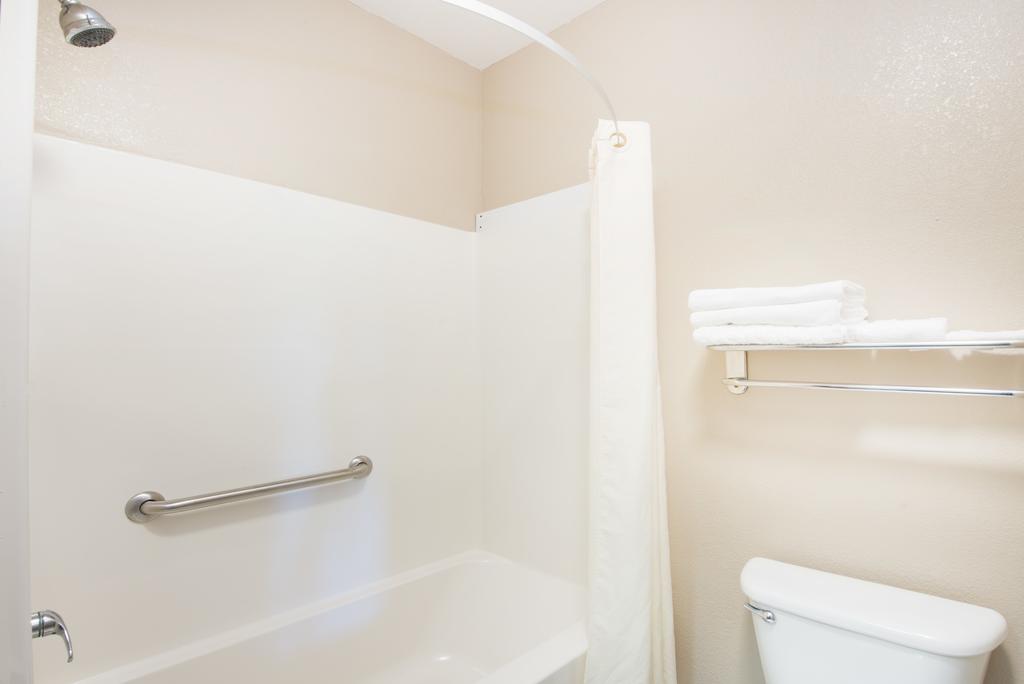 Super 8 By Wyndham Iola KS - thumb 3