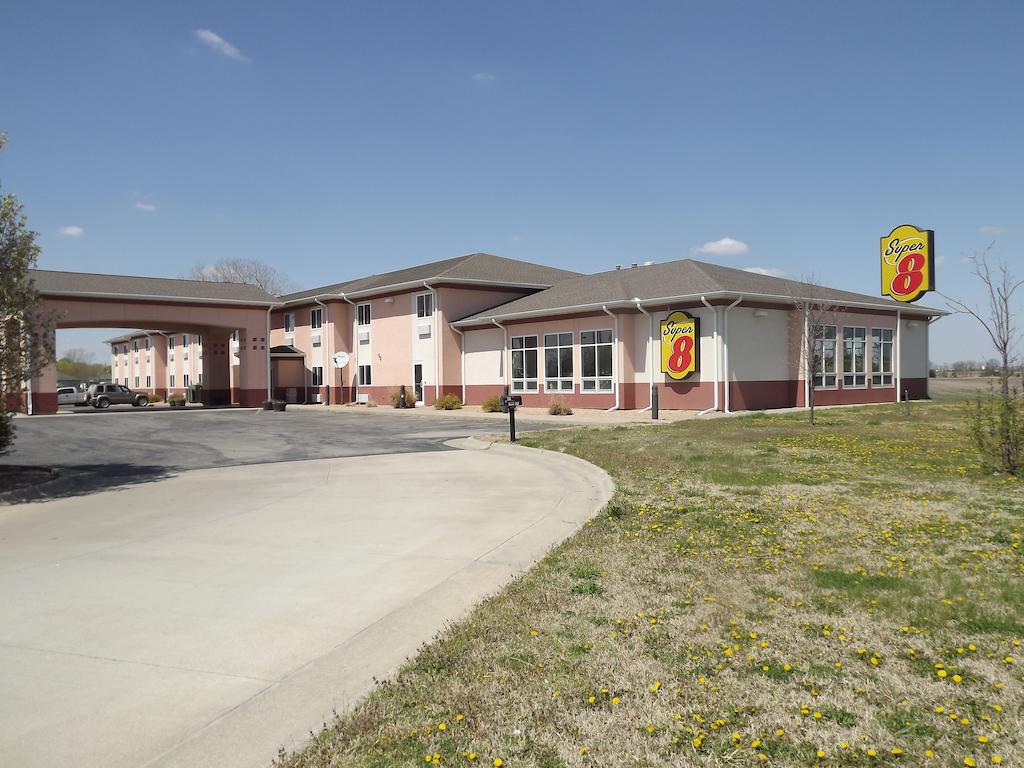 Super 8 By Wyndham Iola KS - thumb 1