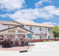 Super 8 by Wyndham Middletown - Tourism Bookings