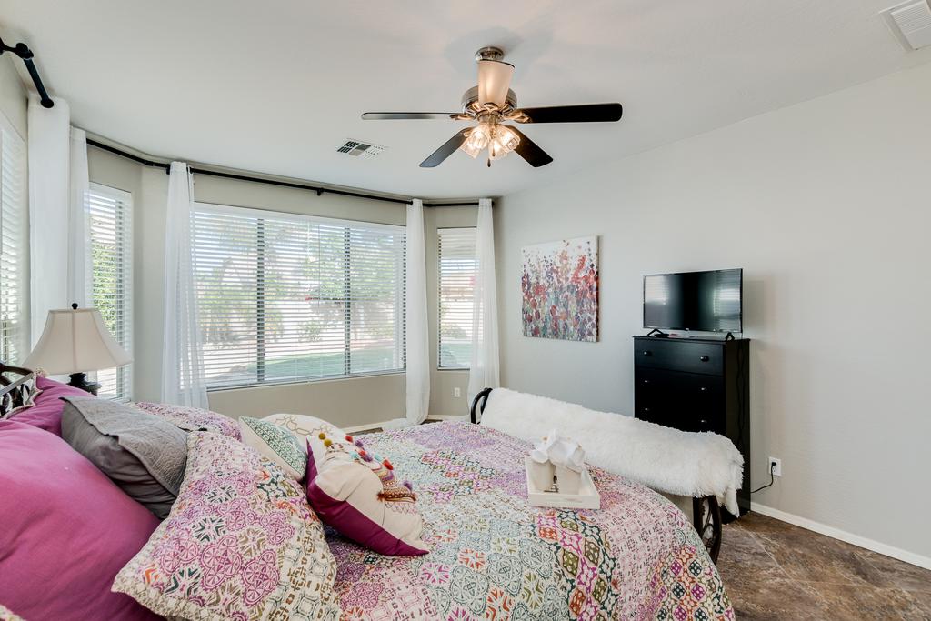 Super Clean GOLF And POOL Community Home With North Facing Amazing Backyard! Home - thumb 3