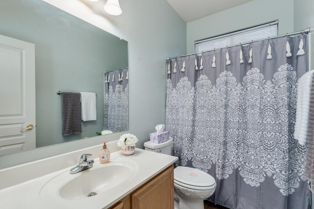 Super Clean GOLF And POOL Community Home With North Facing Amazing Backyard! Home - thumb 2