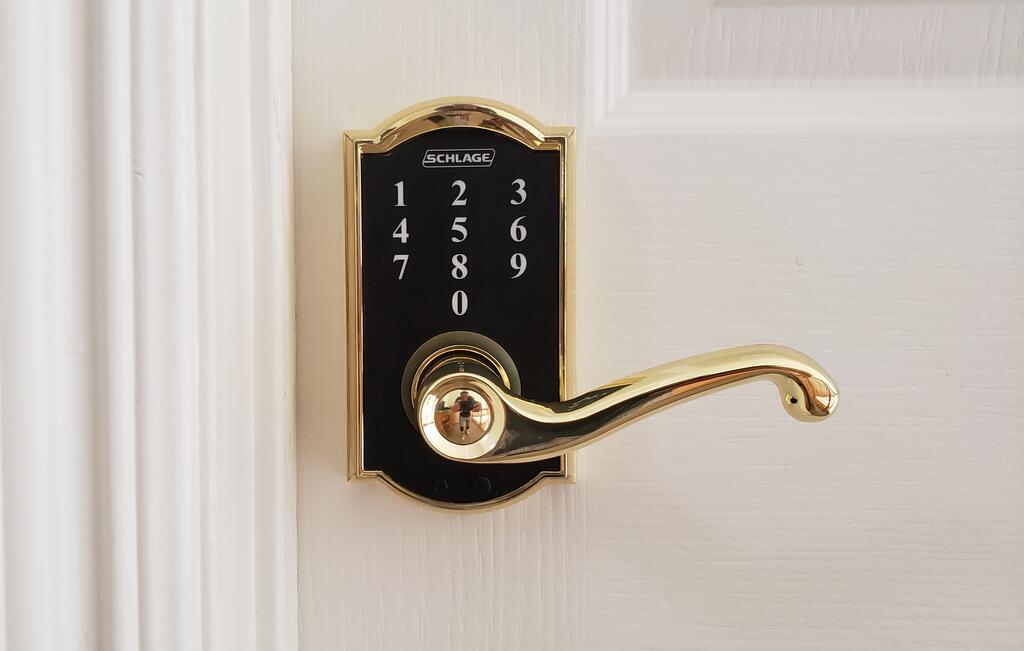 Super Secure, Clean, Quiet Private Bed & Bath In My Home - 1 - thumb 2