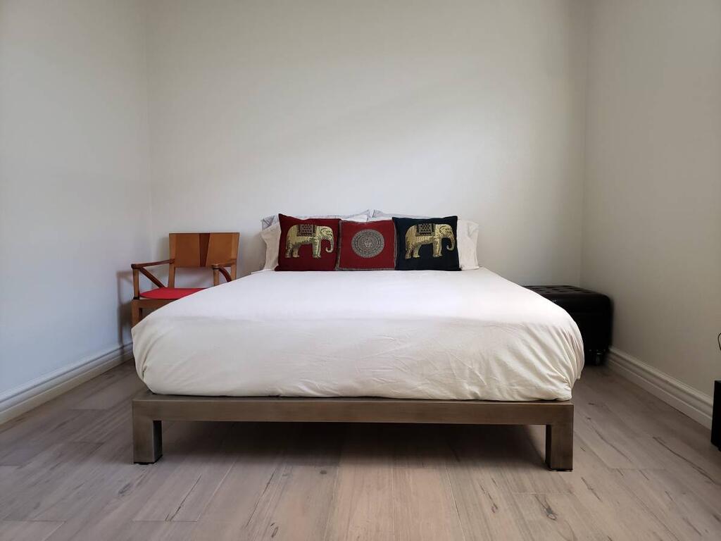 Super Secure, Clean, Quiet Private Bed & Bath In My Home - 1 - thumb 0