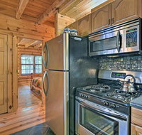 Superb Linville Mountain Cabin with Wraparound Decks - USA Accommodation