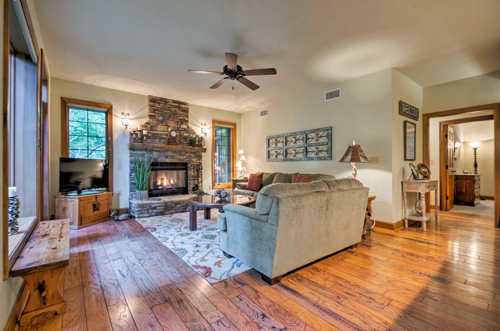 Superb Mountain Air Condo With Views, Near Asheville! - thumb 2
