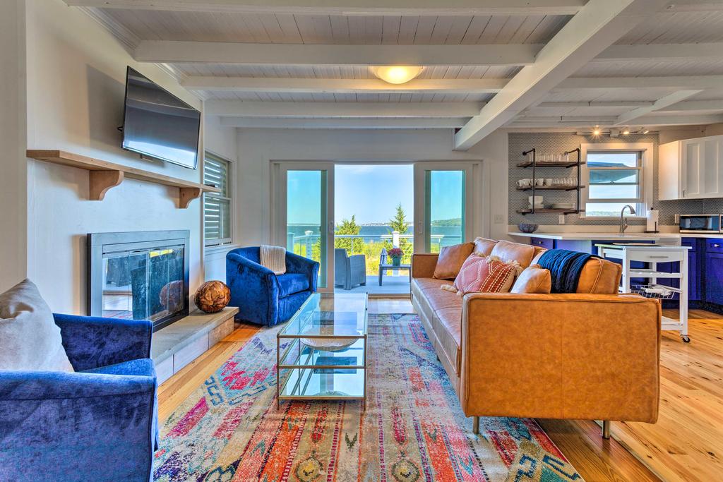 Superbly Designed Waterfront Portsmouth Home! - thumb 0