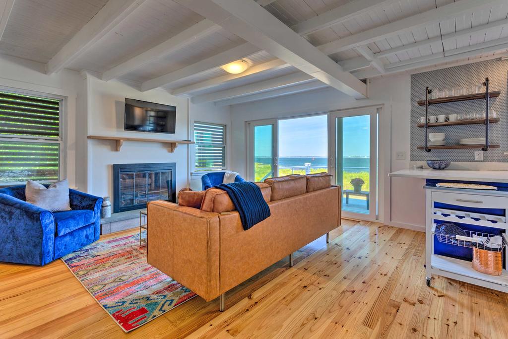 Superbly Designed Waterfront Portsmouth Home! - thumb 3