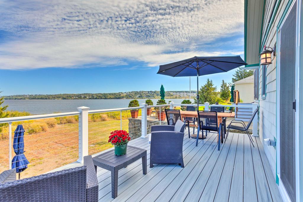 Superbly Designed Waterfront Portsmouth Home! - thumb 1