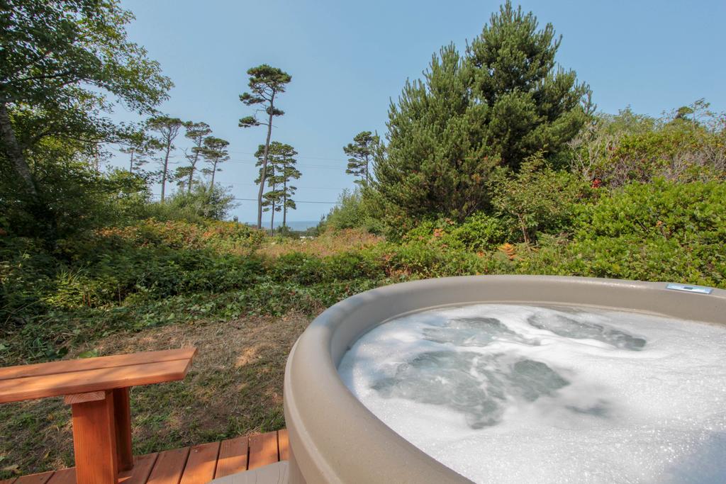 Surf And Turf At Seal Rock - thumb 1