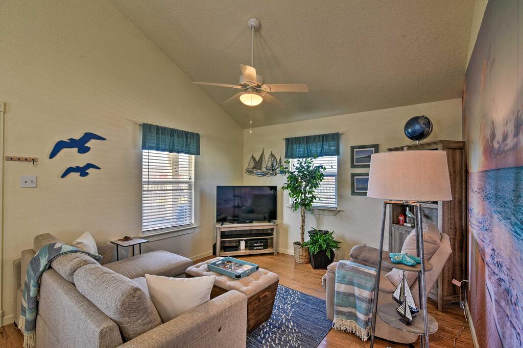 Surfside Beach Retreat With Deck - Walk To Beach - thumb 3