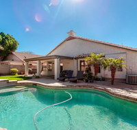 Tabi's Poolside Hideaway - Students Accommodation