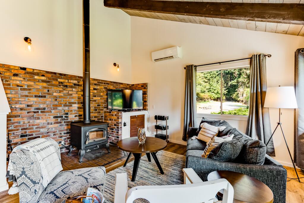 Tall Cedars Cabin By The Water - thumb 0