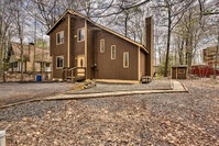 Tasteful Tobyhanna Home Walk to Dresser Lake Tourism Bookings