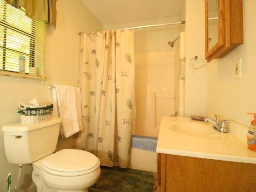 Tellico Beach Cabin - 2 Bedrooms, 1 Baths, Sleeps 4 Cabin - thumb 3