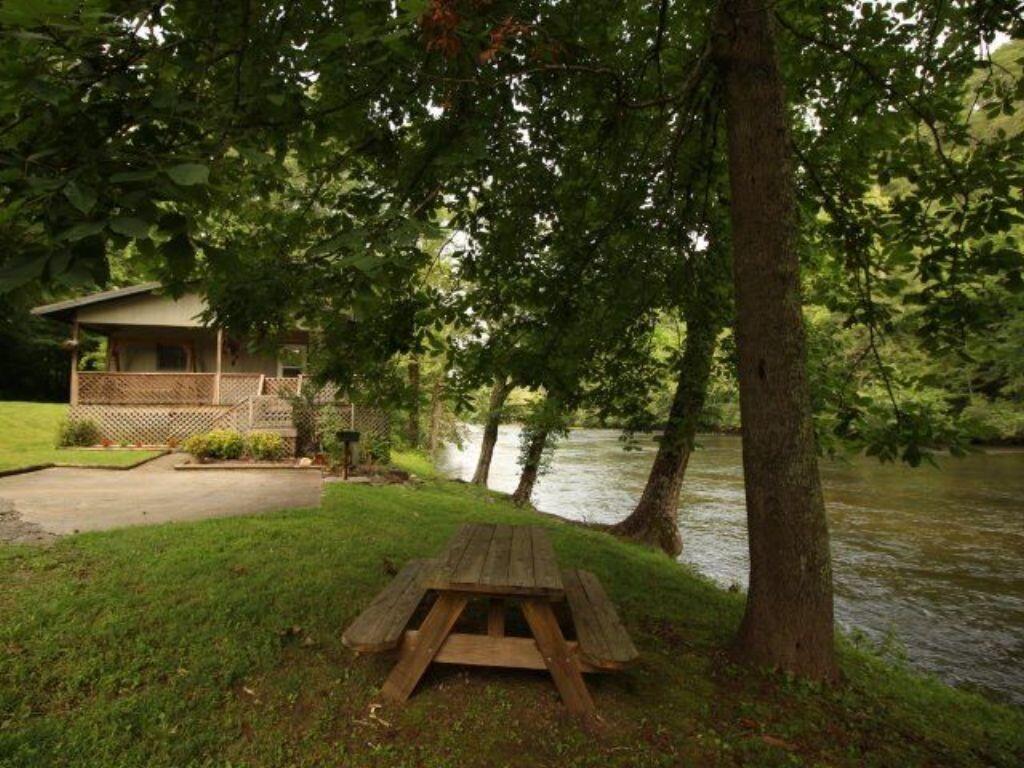 Tellico Beach Cabin - 2 Bedrooms, 1 Baths, Sleeps 4 Cabin - thumb 2