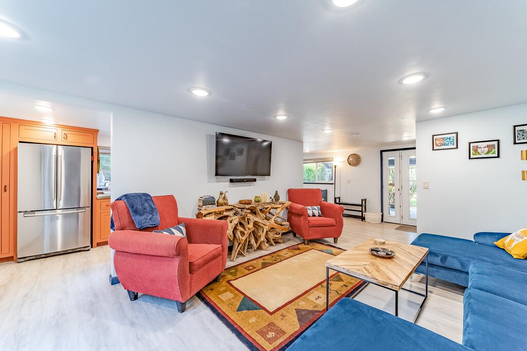 The Blue Llama - thumb 3