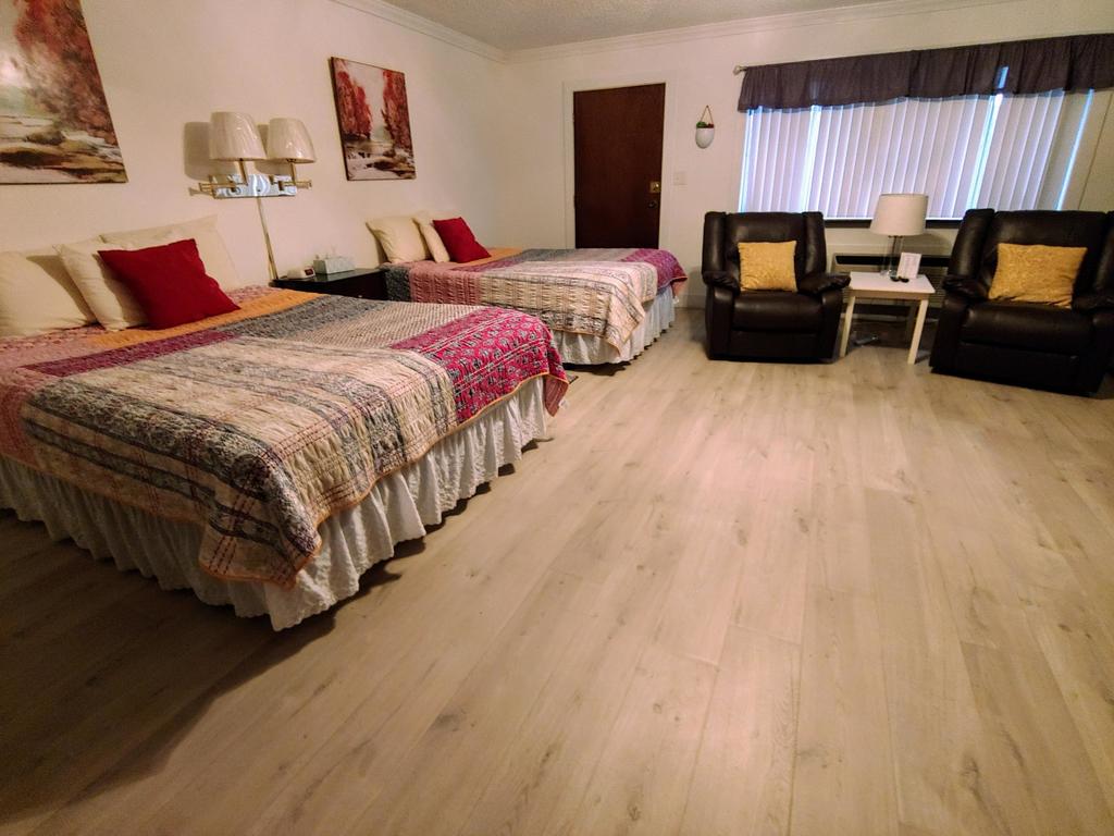 The Chalet Motel & Apartments, Apt#6
