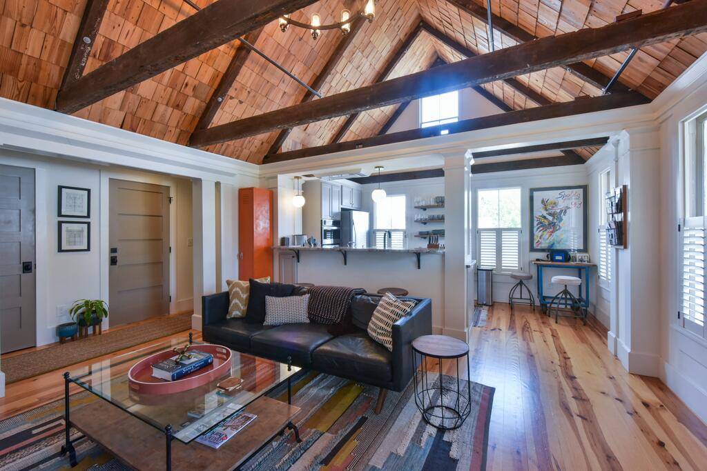 The Charlestonian - thumb 1