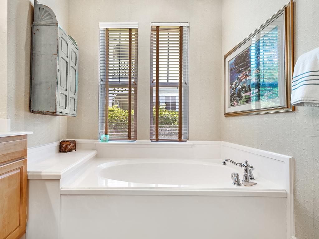 The Crow's Nest  Beautiful 4BR/3BA Beach House Minutes From The Gulf! - thumb 1