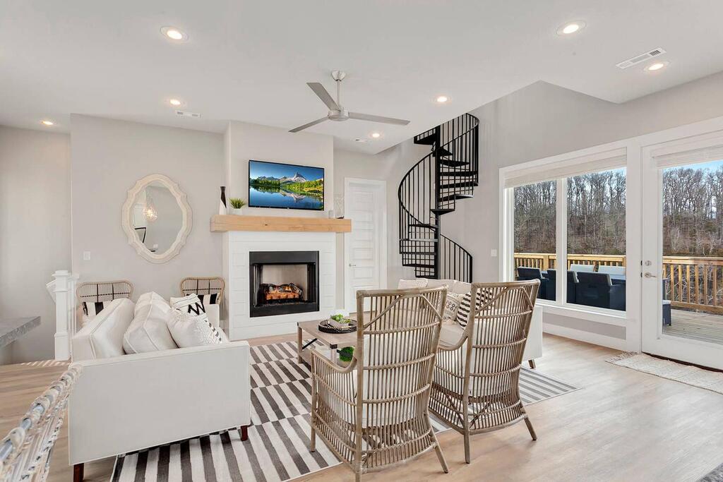 The Dogwood  5BR - The Dogwood *NEW* Spring Discounts, ON Lake - thumb 2