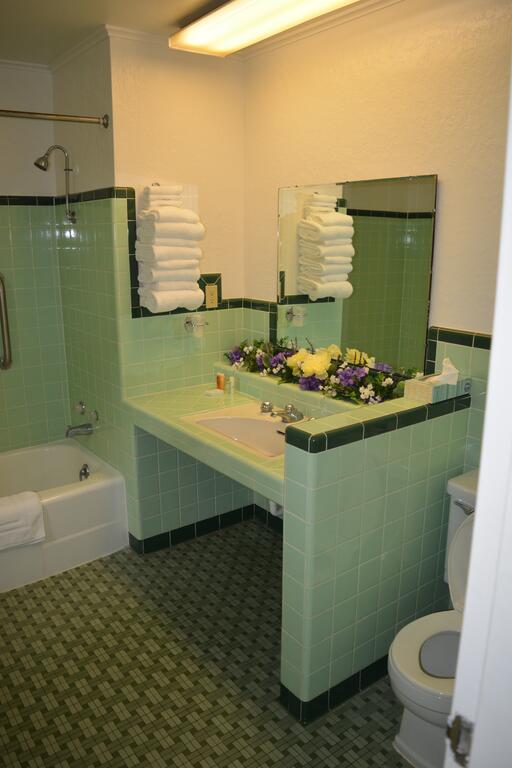 The Evergreen Motel - thumb 2