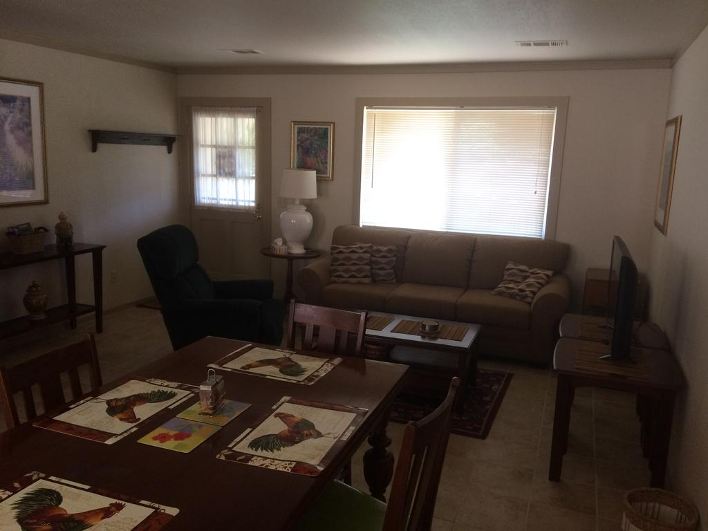 The Farmhouse - 1 Bedroom Wine Country Rental - thumb 3