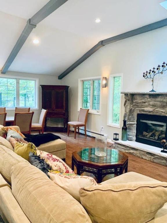 THE HUGE, RENOVATED, LUXURY HOUSE ON THE CREAK - thumb 3