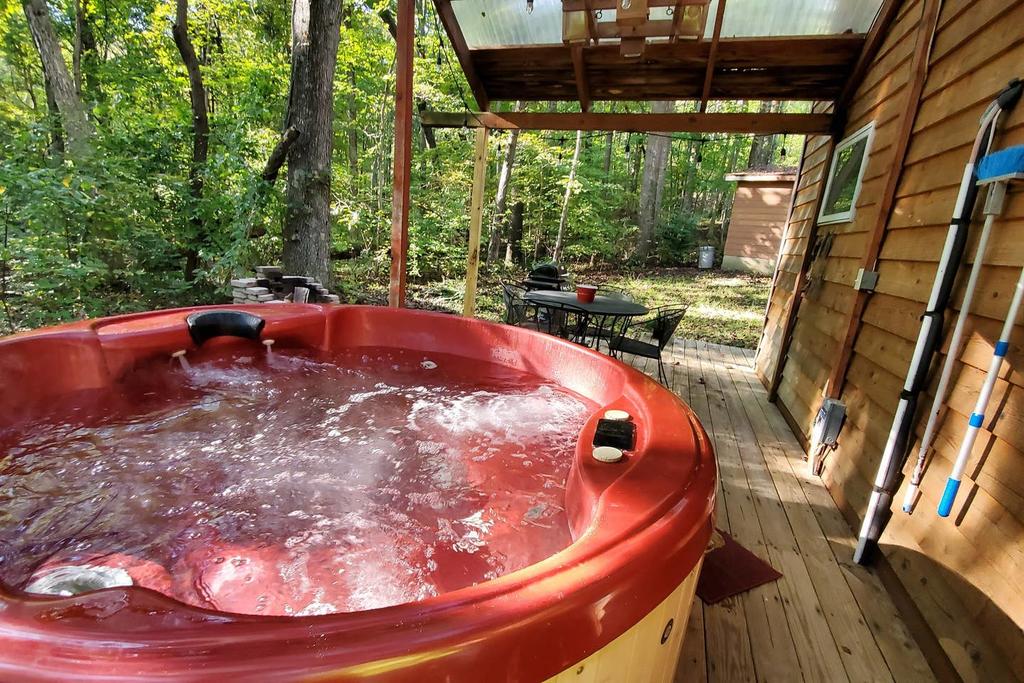 The Love Shack (Hocking Hills Area) - thumb 0