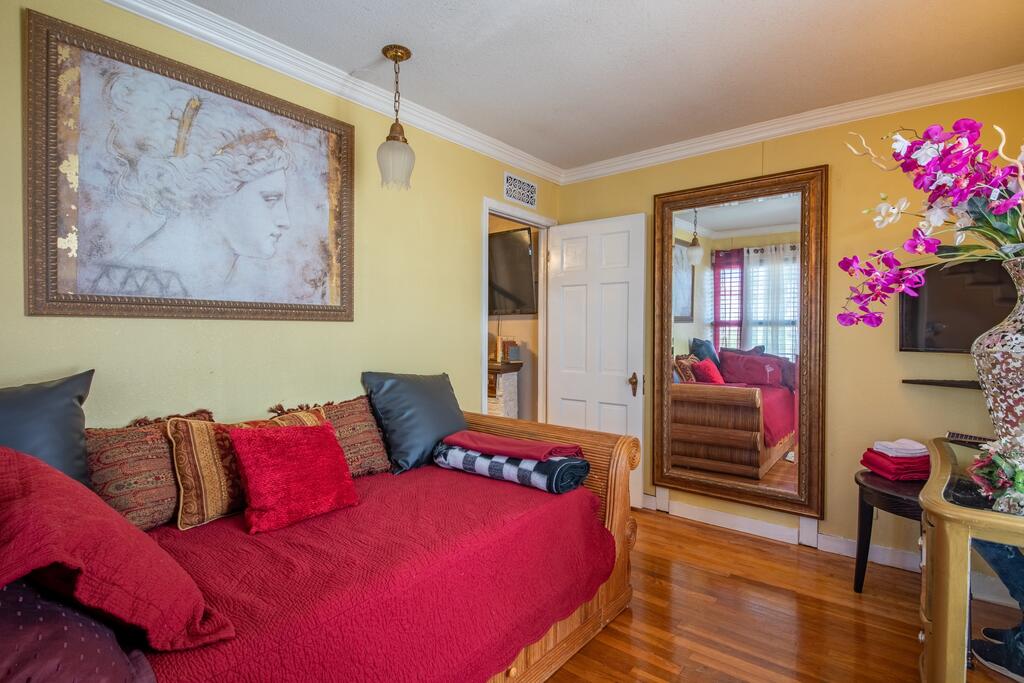 The Old Downtown Historic Grand Prairie House Home - thumb 3