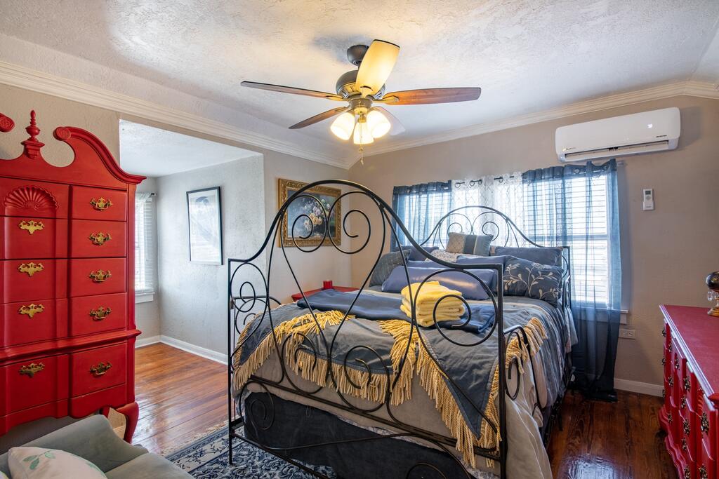 The Old Downtown Historic Grand Prairie House Home - thumb 2