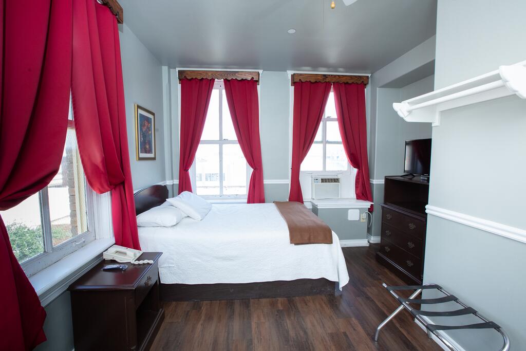 The Rialto Hotel - thumb 2