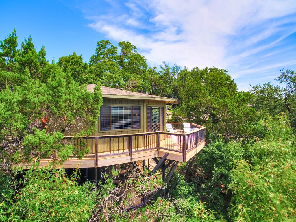 The Treehouse On Lake Travis - thumb 1