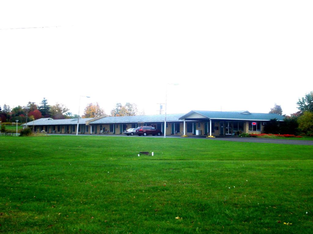 Thruway Holiday Motel - thumb 0