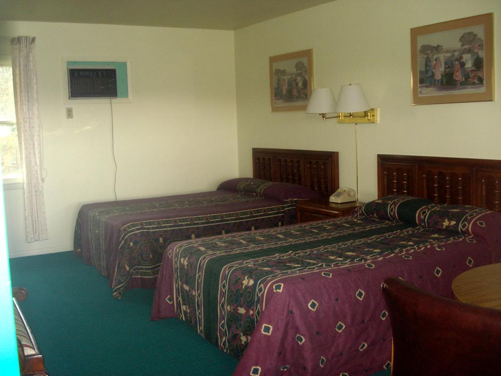 Thruway Holiday Motel - thumb 2