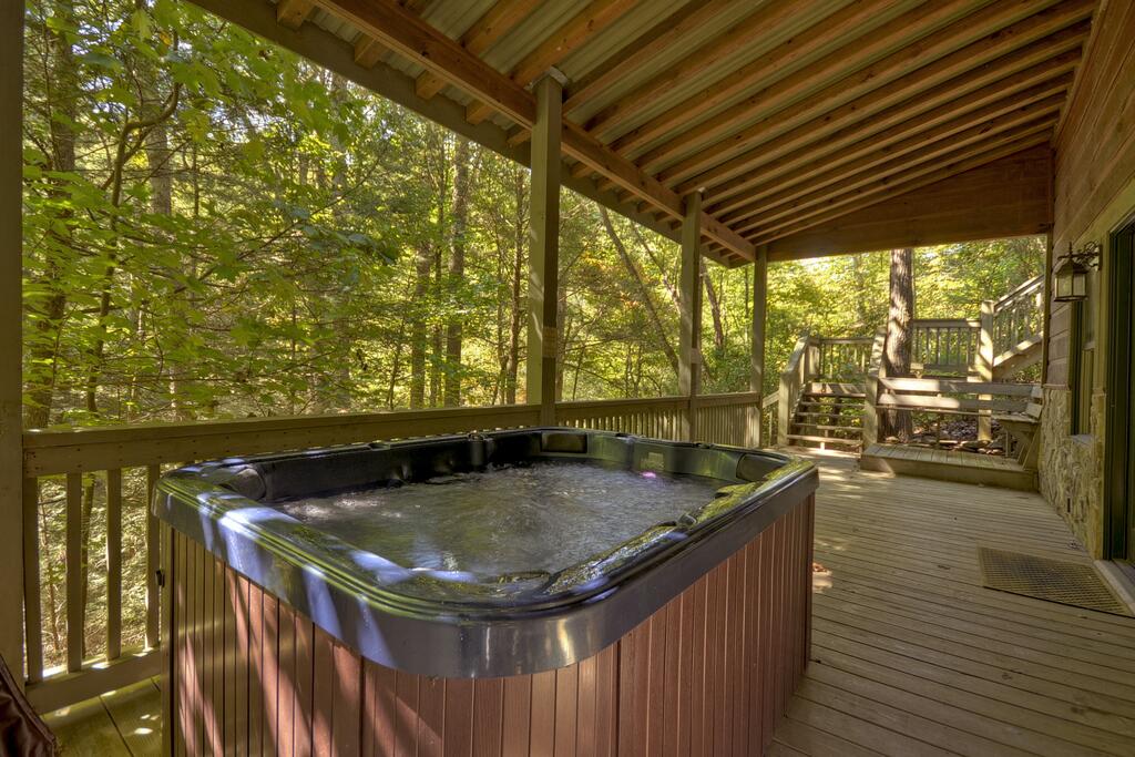 Thunder Falls- Cabin Perched Over 10ft Waterfalls! - thumb 3