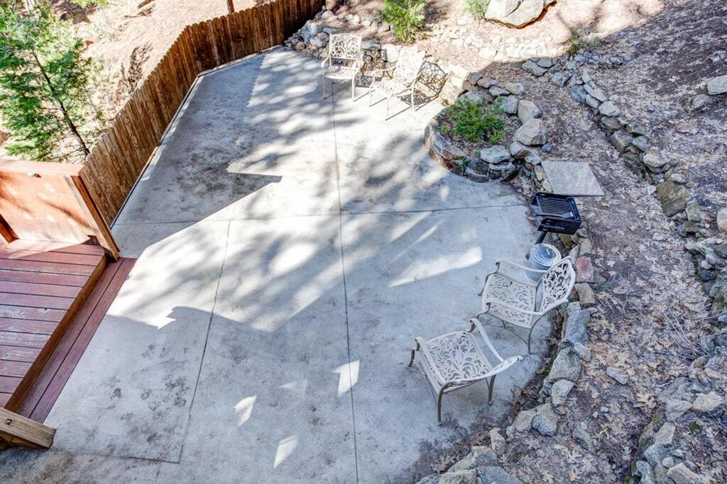 Timberlodge Cabin- Inside Yosemite National Park - thumb 3