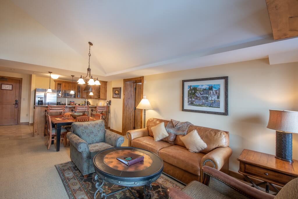 Top Floor 2 Bedroom Condo In Mountaineer Square- Slopeside Condo - thumb 2