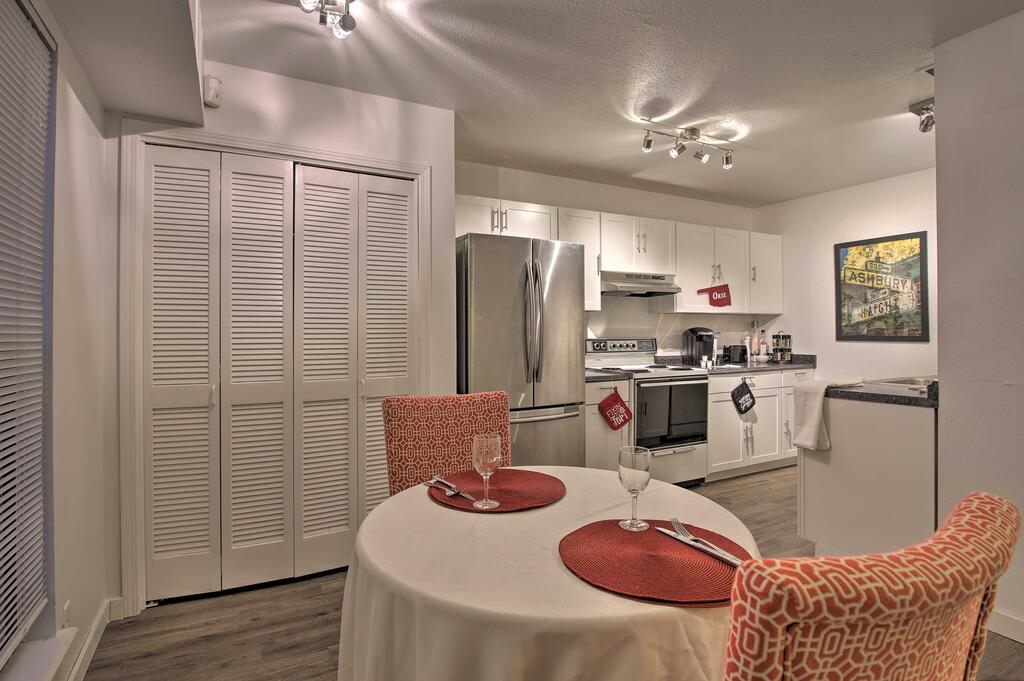 Townhome W/Fireplace, Walk To Shops + Dining! - thumb 0