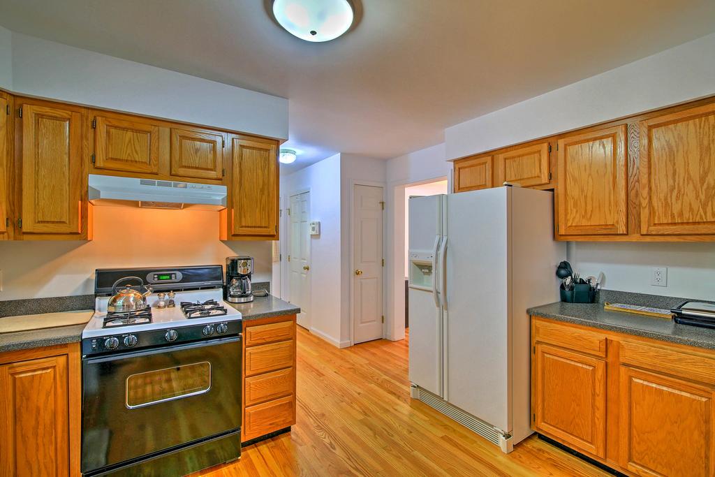 Traditional Lenox Home, Walk To Downtown And Dining! - thumb 3
