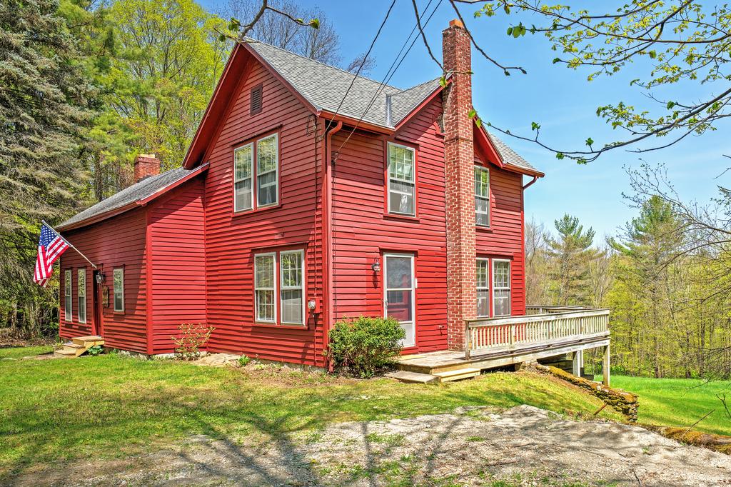 Tranquil 3BR Stockbridge House With Private Deck - thumb 1
