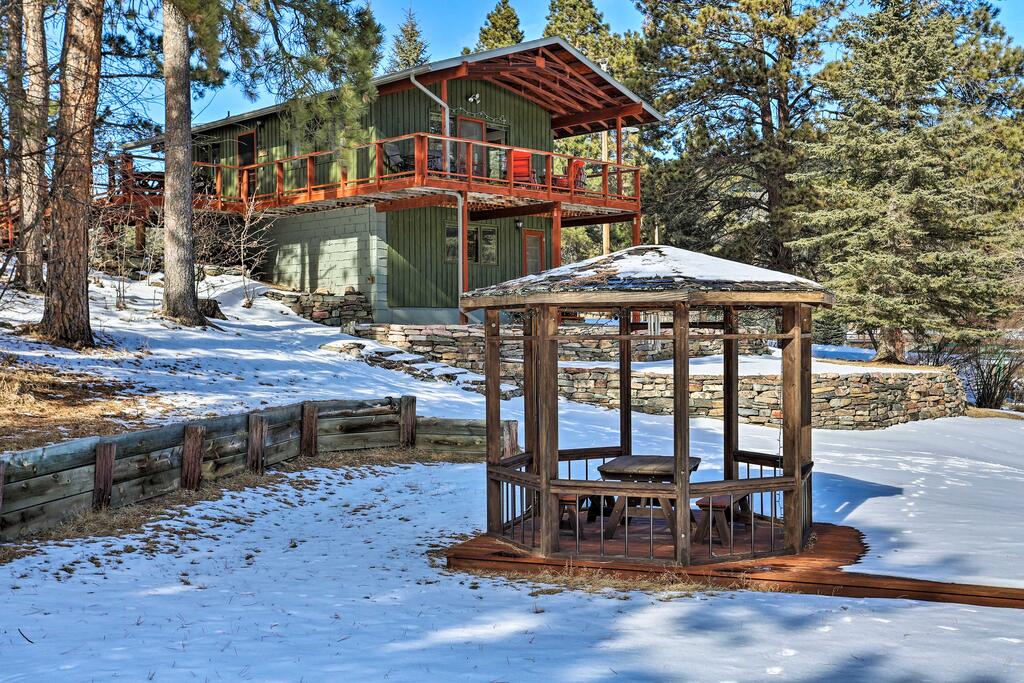 Tranquil Retreat On Creek With Deck On 30 Acres - thumb 1