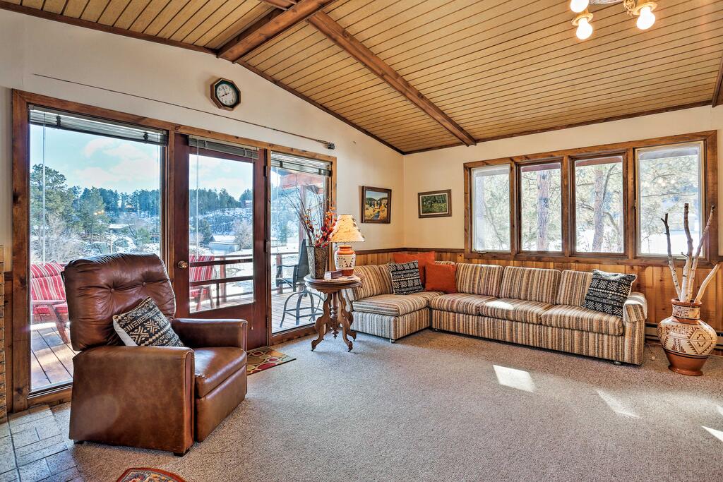 Tranquil Retreat On Creek With Deck On 30 Acres - thumb 2