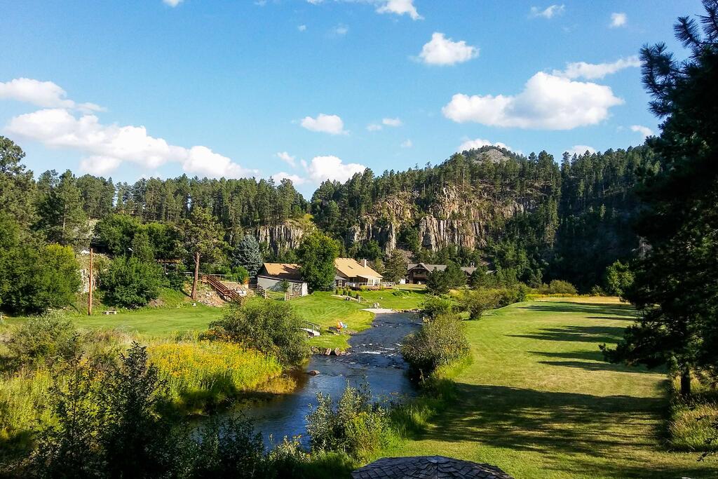 Tranquil Retreat On Creek With Deck On 30 Acres - thumb 0