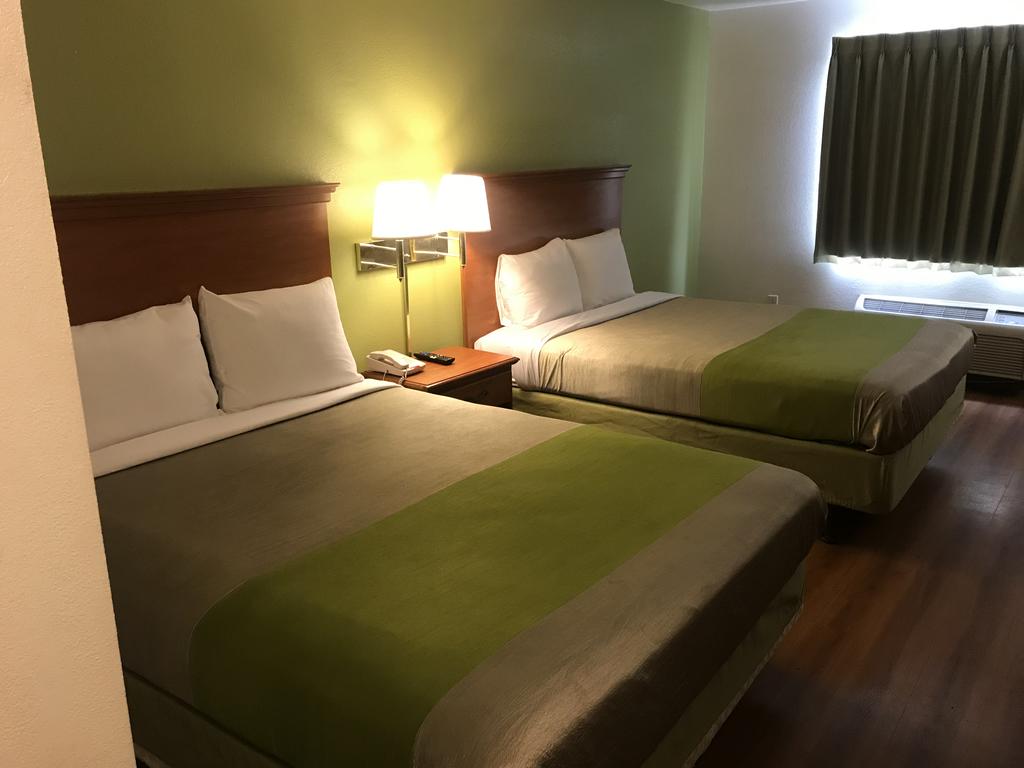 Travel Inn & Suites - thumb 2