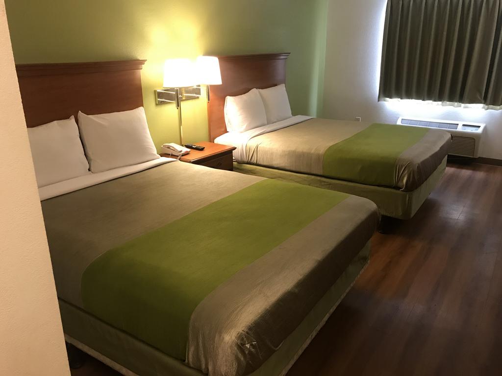 Travel Inn & Suites - thumb 3