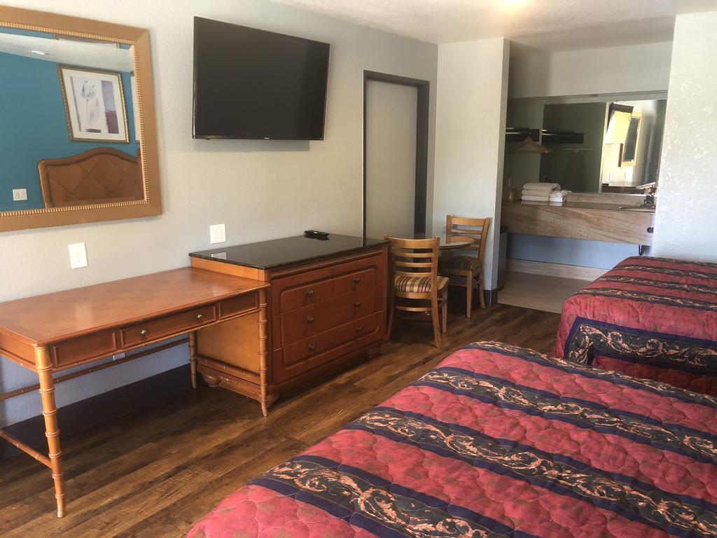 Travelers Inn - thumb 3