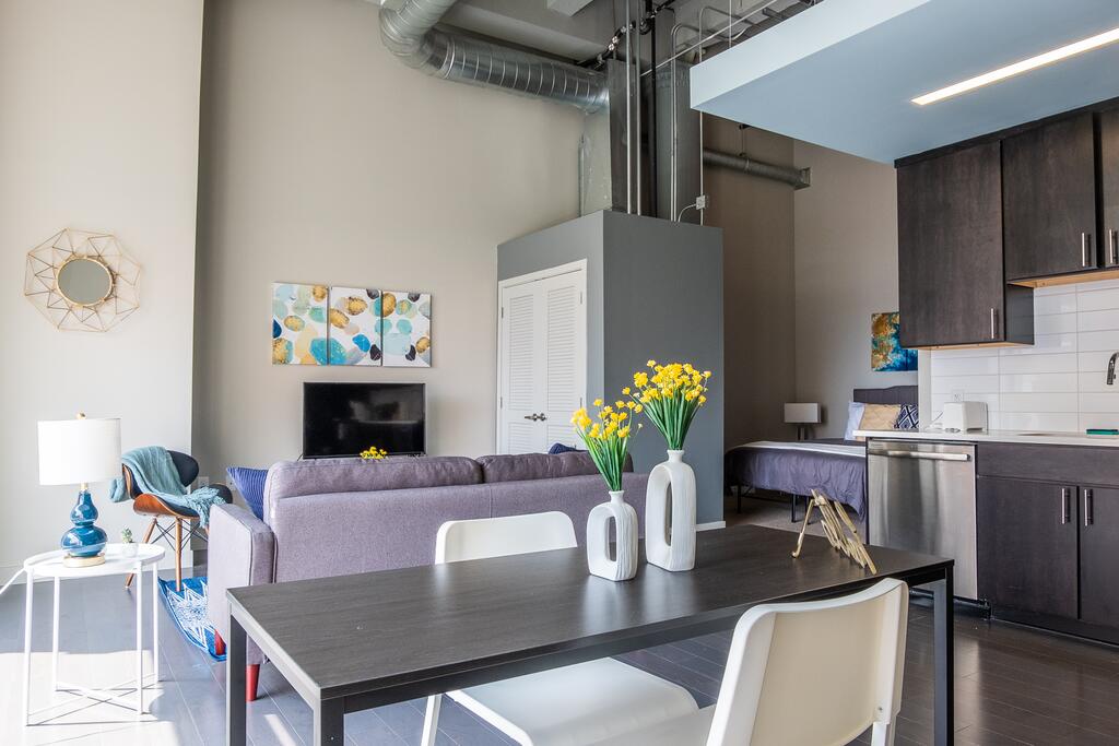 Trendy 1BR Apt In Historic Garment District - thumb 3