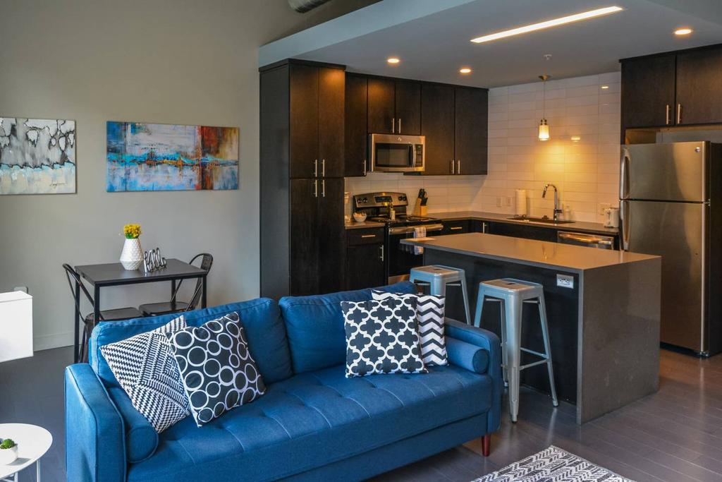 Trendy 1BR Apt In Historic Garment District - thumb 0