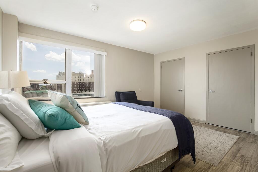 TWO Bold 1 BR CozySuites For Your Louisville Getaway - thumb 2