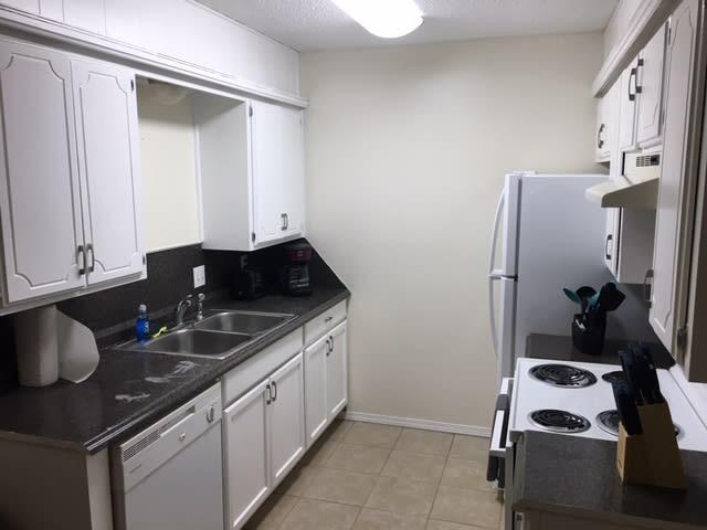 Two-bed One-bath Downstairs Close To Fort Sill! - thumb 1